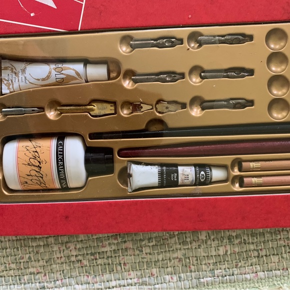 The Reader’s Digest Calligraphers Set - Picture 3 of 4